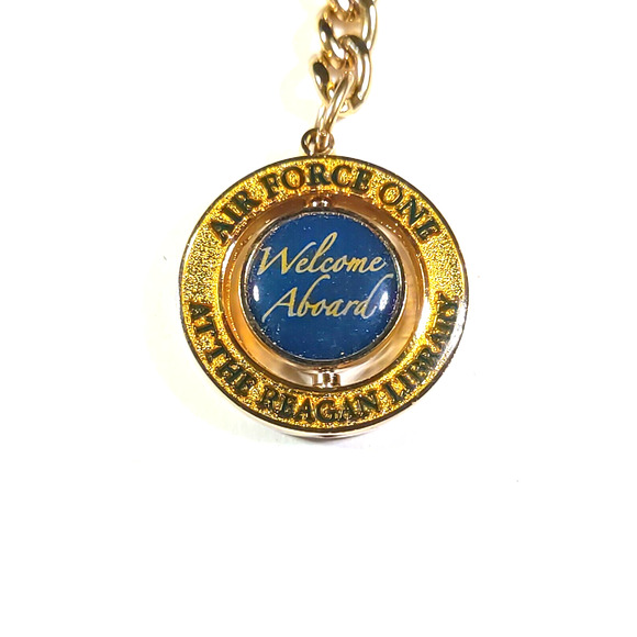 Air Force One Reagan Library Souvenir Welcome Aboard Spinner Keychain - Picture 5 of 7